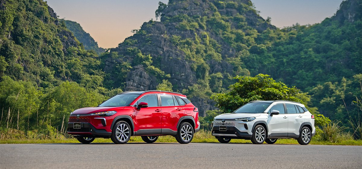 banner toyota wigo and corolla cross