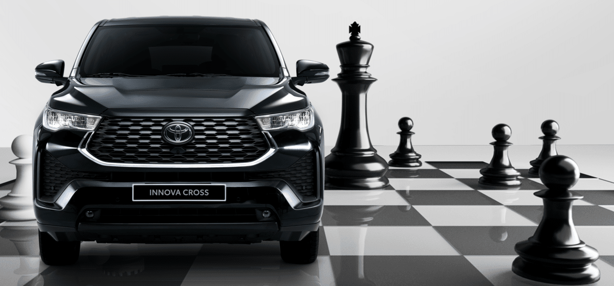 banner toyota innova cross
