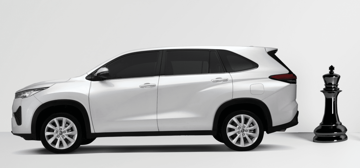 banner toyota innova cross