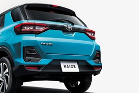 phần đuôi xe toyota raize