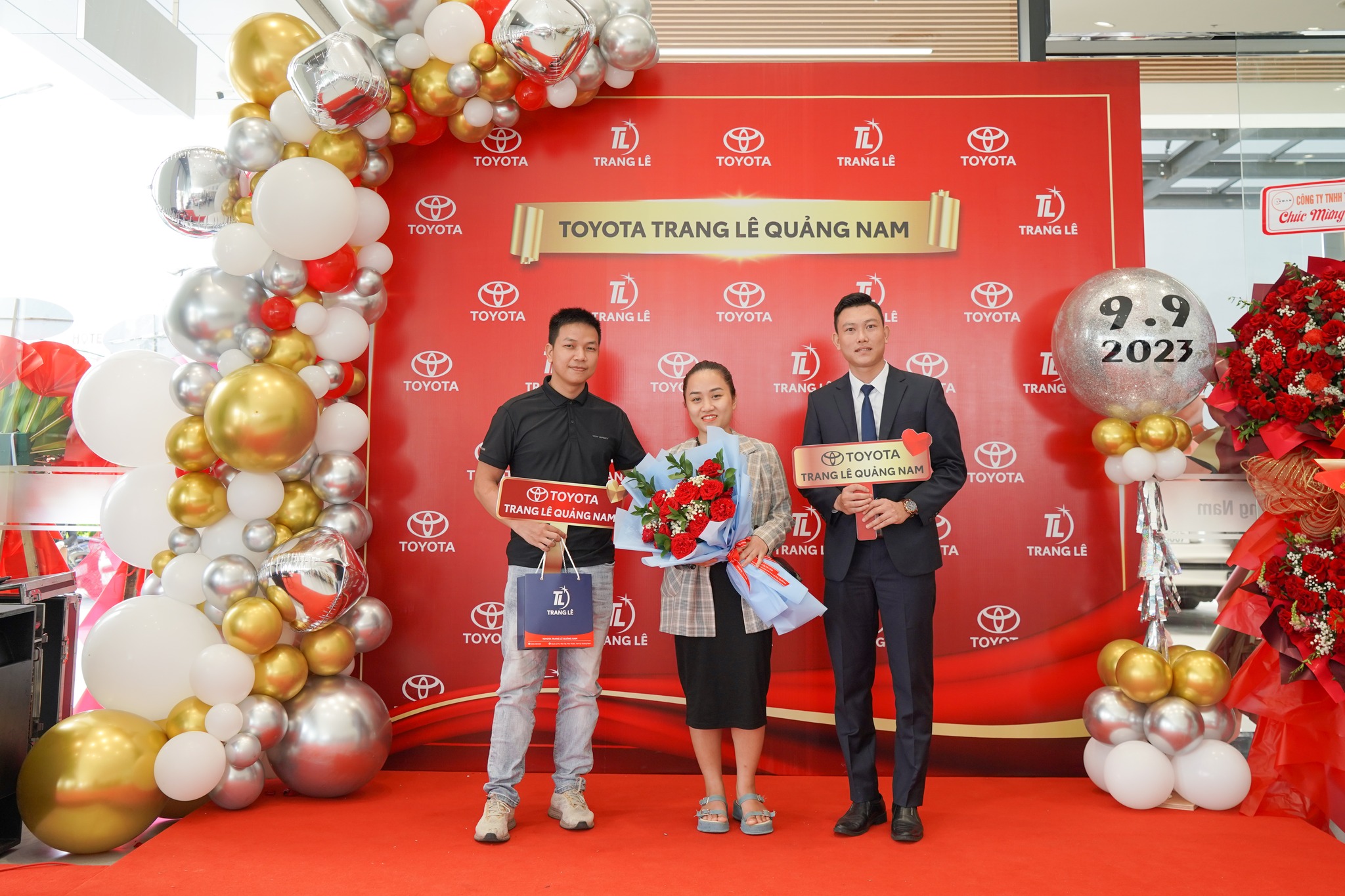 đội ngũ nhân viên toyota quảng nam 4