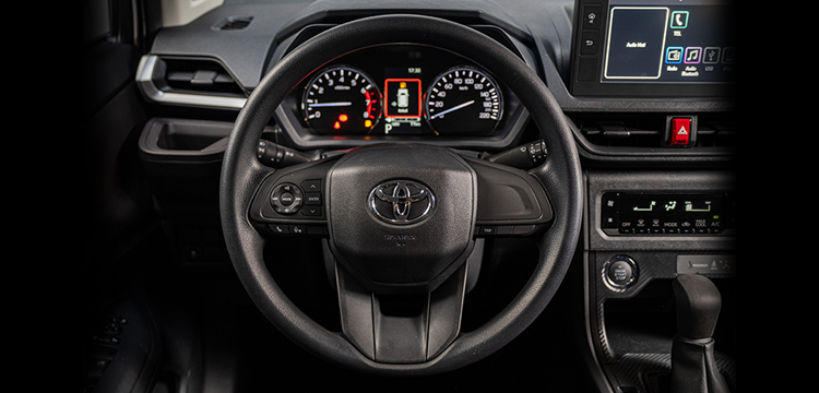 tay lái toyota avanza