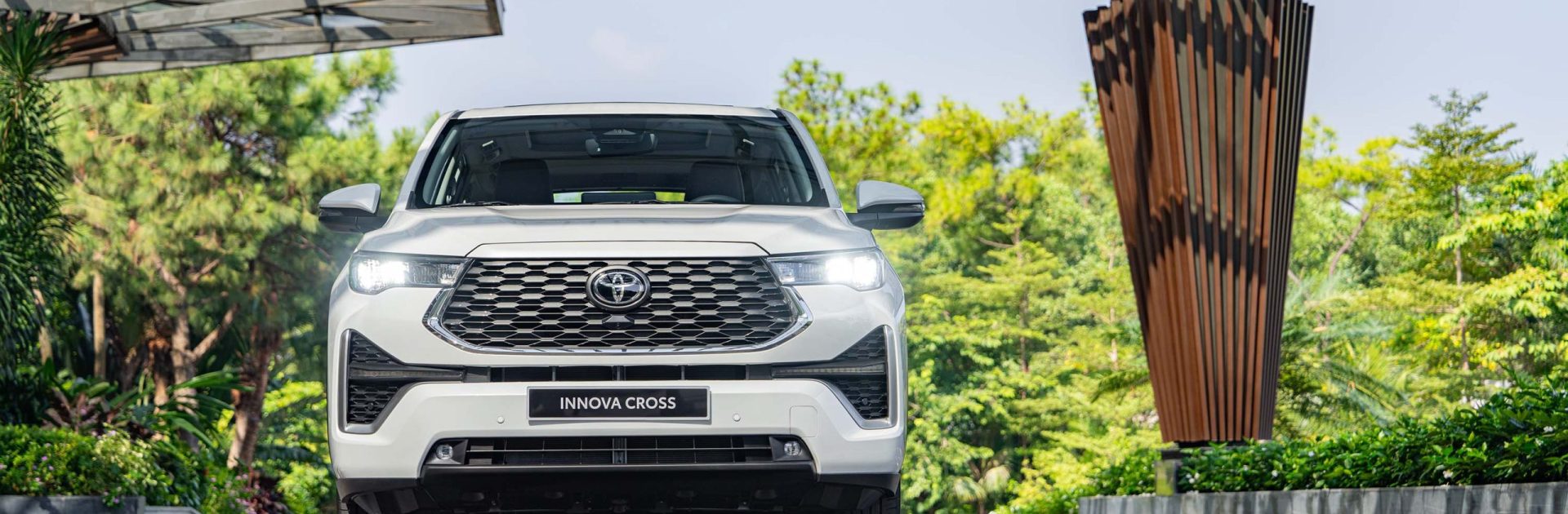 toyota innova cross